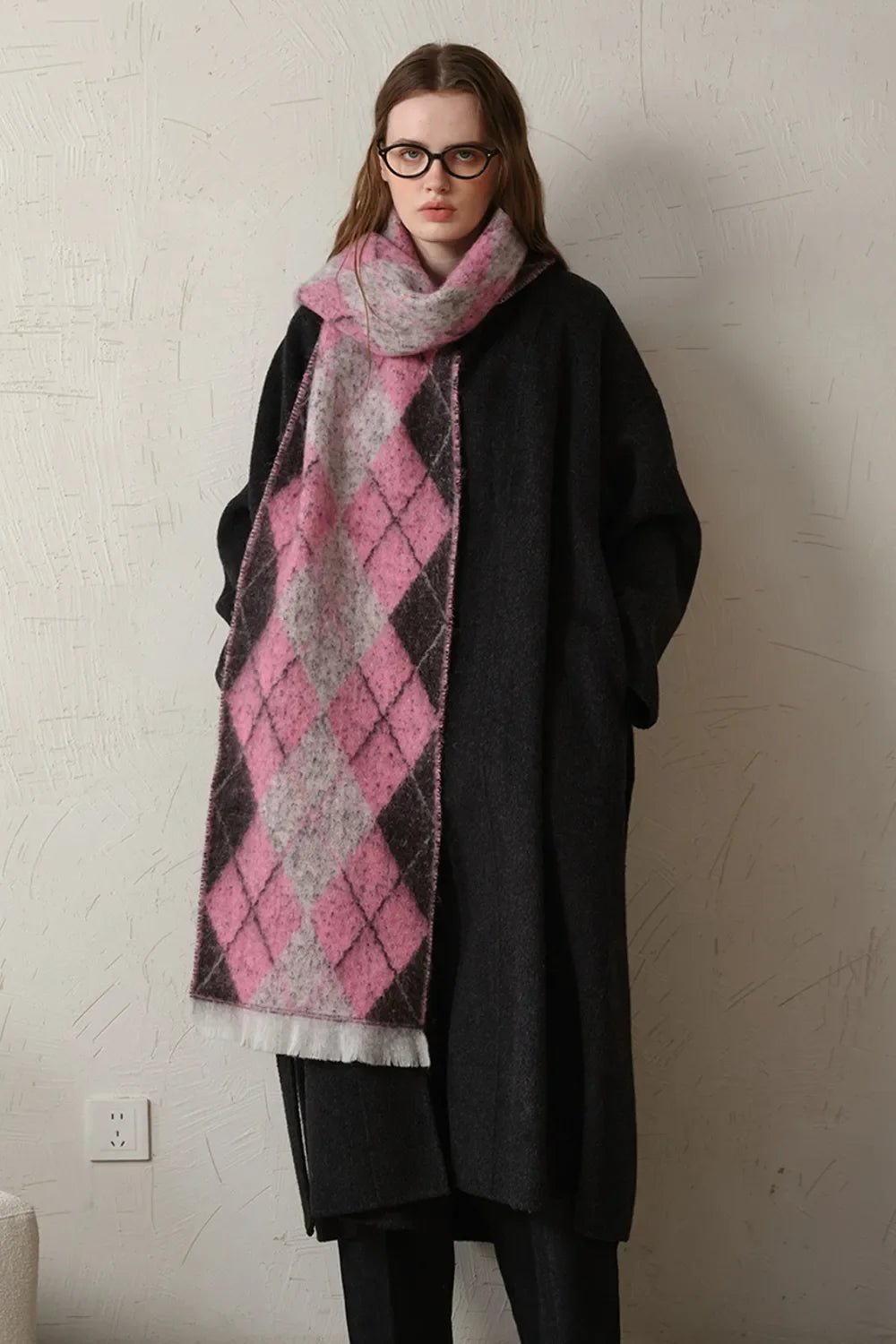 Fringe Argyle Polyester Scarf – Bold Pattern, Ultimate Comfort - GISTMI