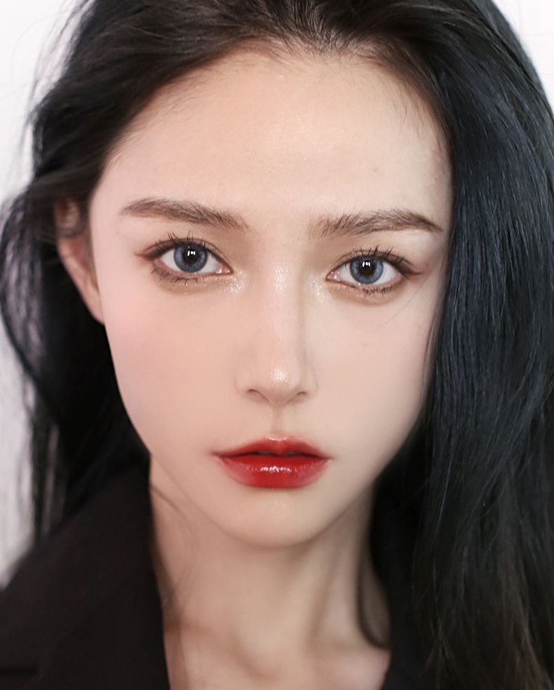 Black & White Swan Makeup Set – 7-Piece Beginner Gift Box with Cushion BB Cream, Powder & Lipstick | GISTMI