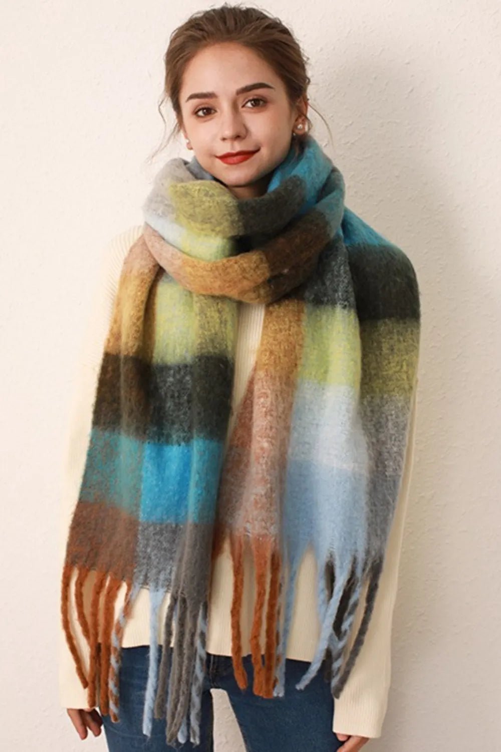 Thermal Fringe Contrast Plaid Scarf – Cozy Style With Bold Plaid Flair - GISTMI